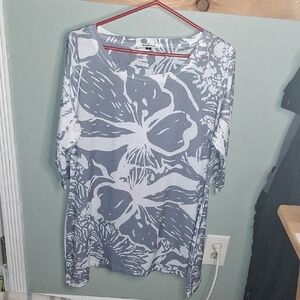 Elegant Floral Short Sleeve Top in Gray